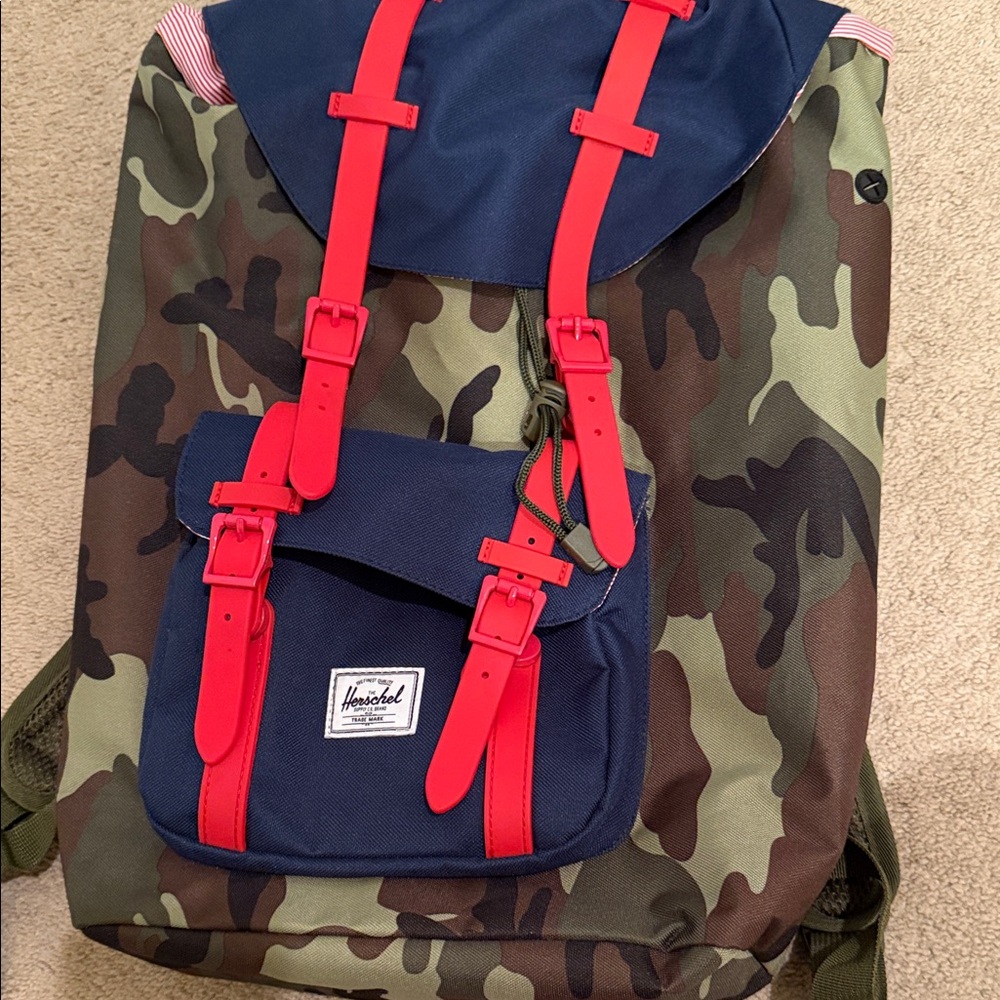 Herschel Supply Company Camo and Navy Backpack with Red Accents NEW - Picture 3 of 12